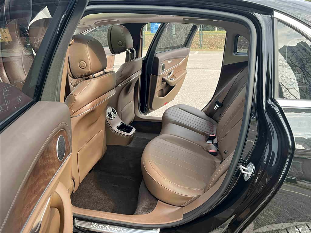 Mercedes-Benz E-Class, 2022 14