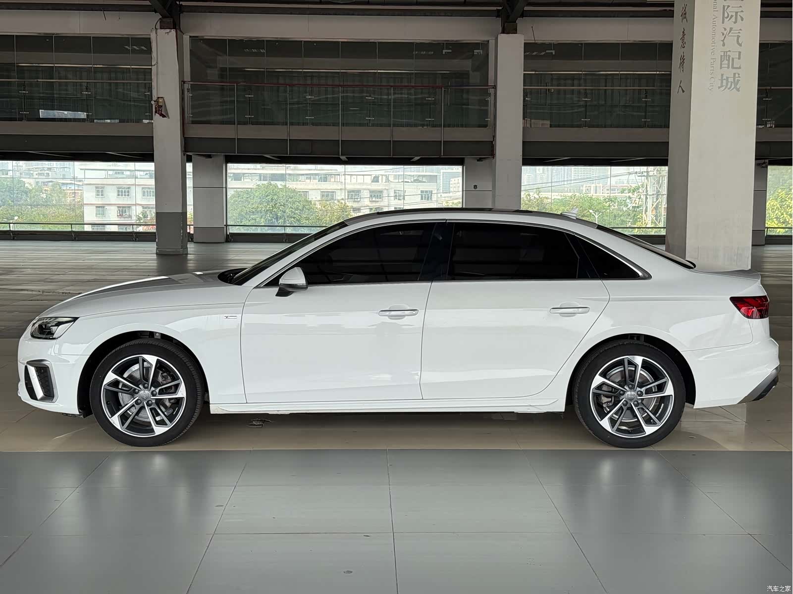 Audi A4L, 2021 3