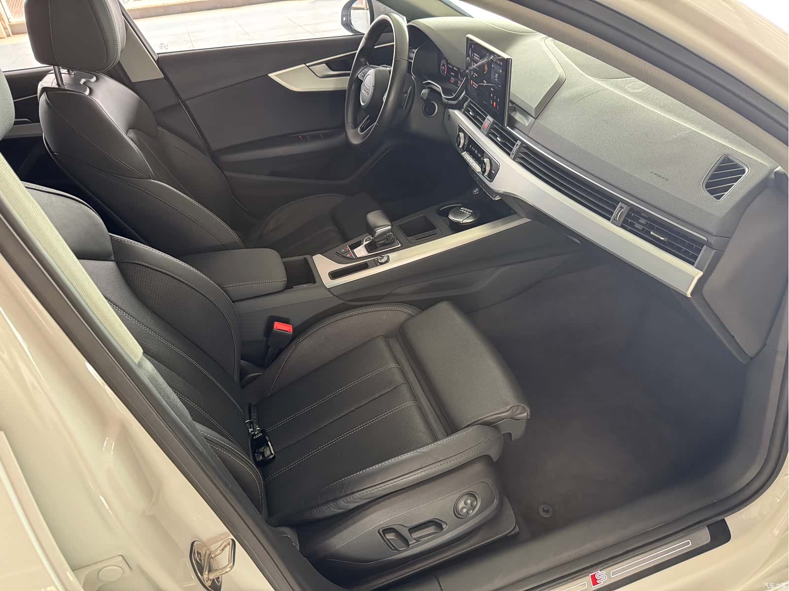 Audi A4L, 2021 11
