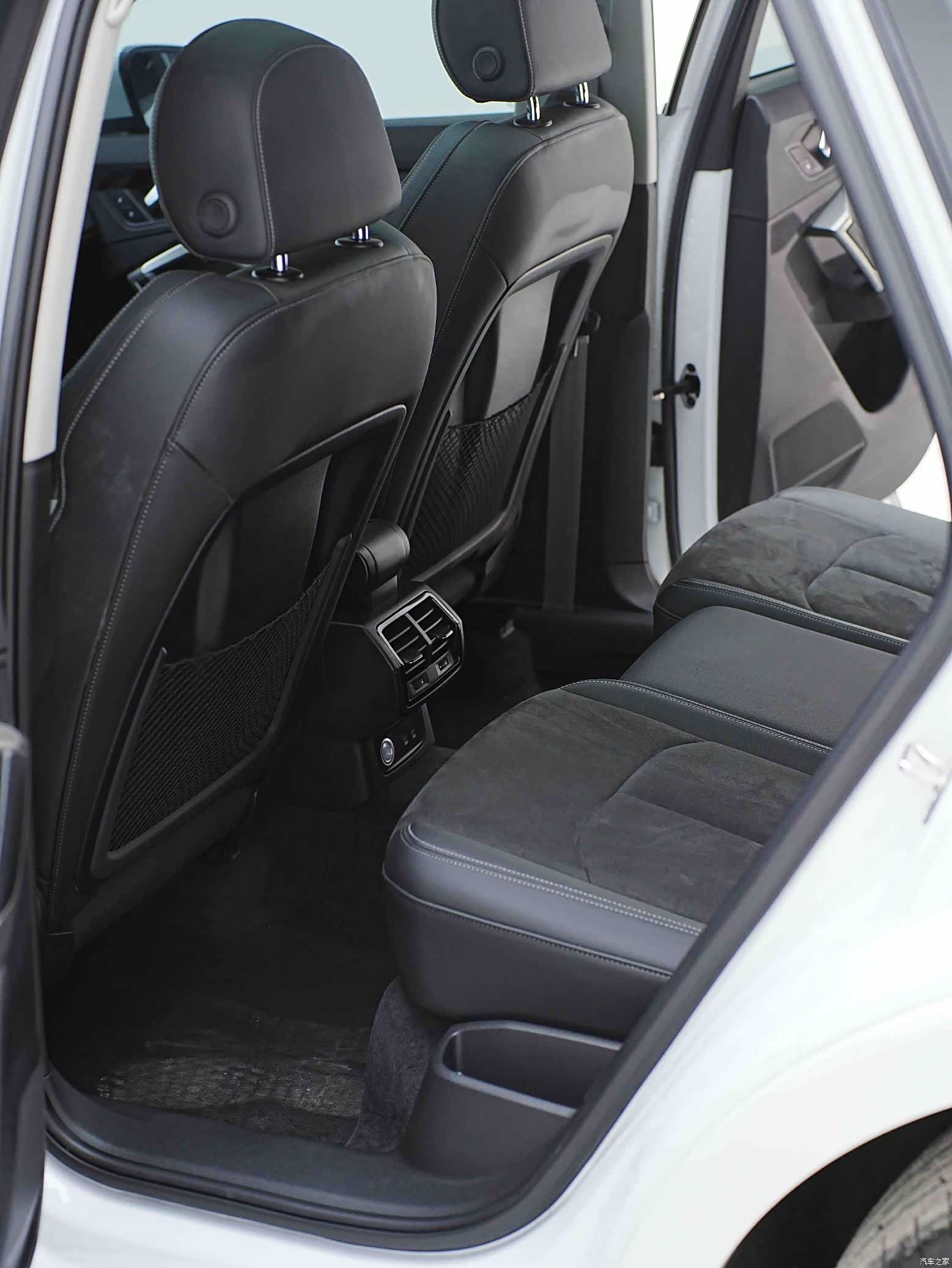 Audi Q3, 2023 16