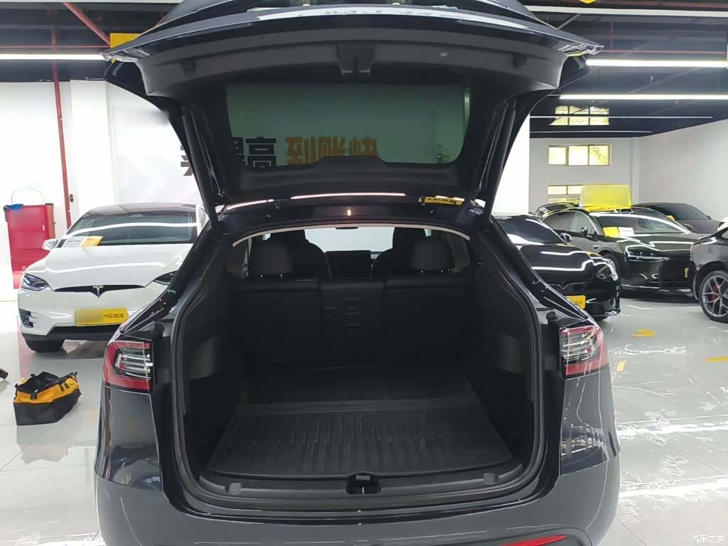 Tesla Model Y, 2024 19