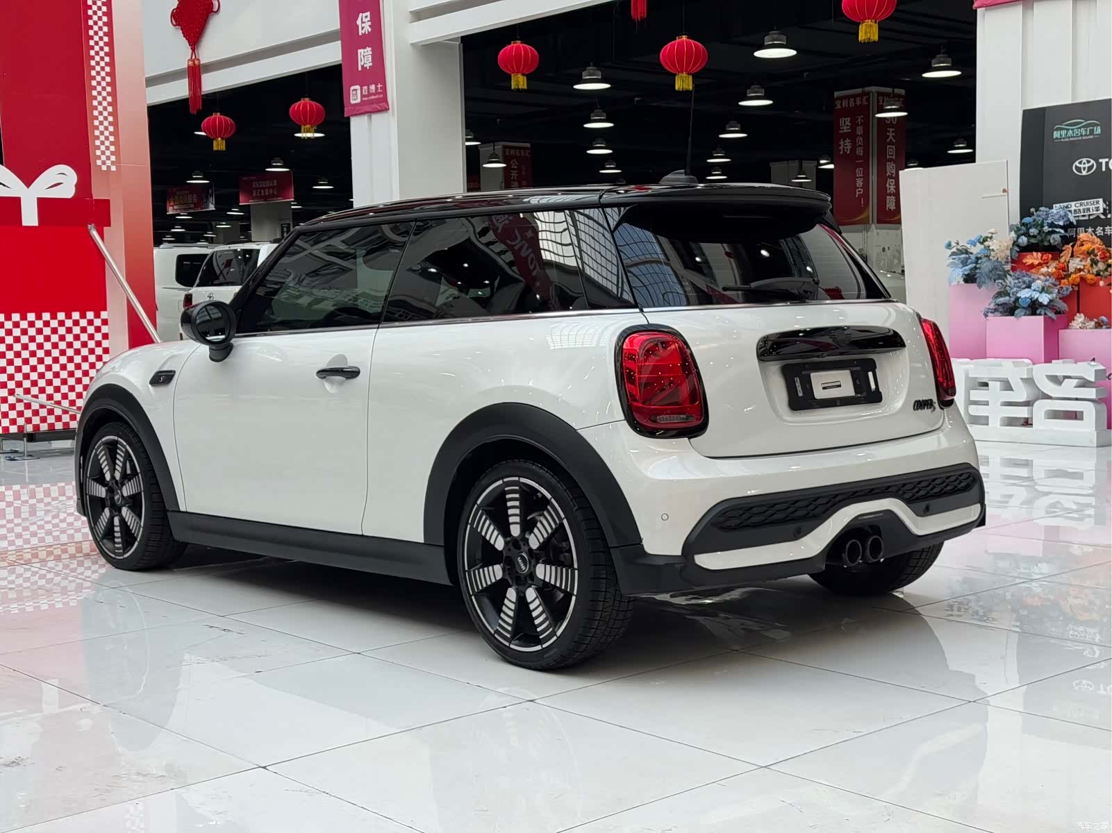 Mini Cooper, 2024 4