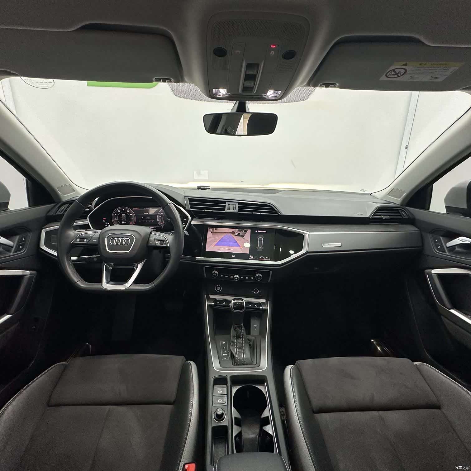 Audi Q3, 2022 10