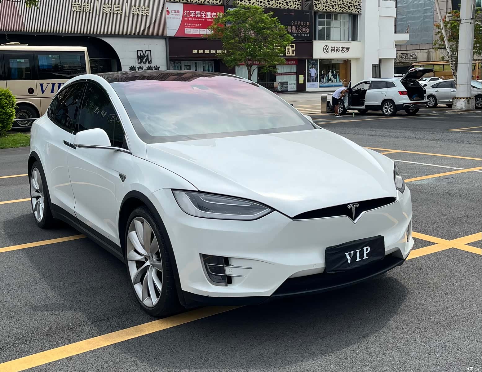 Tesla Model X, 2017 2