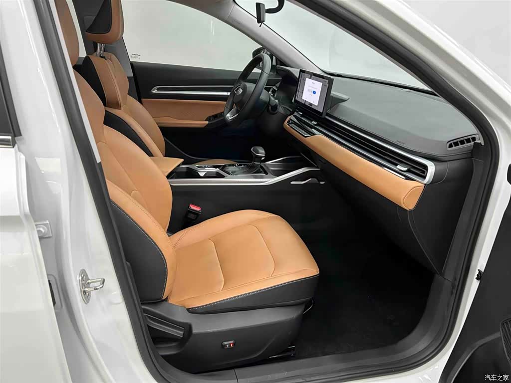 Geely Emgrand, 2024 13
