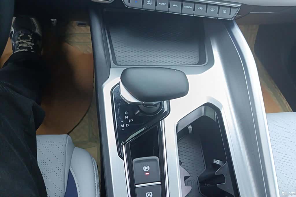 Geely Preface, 2024 16