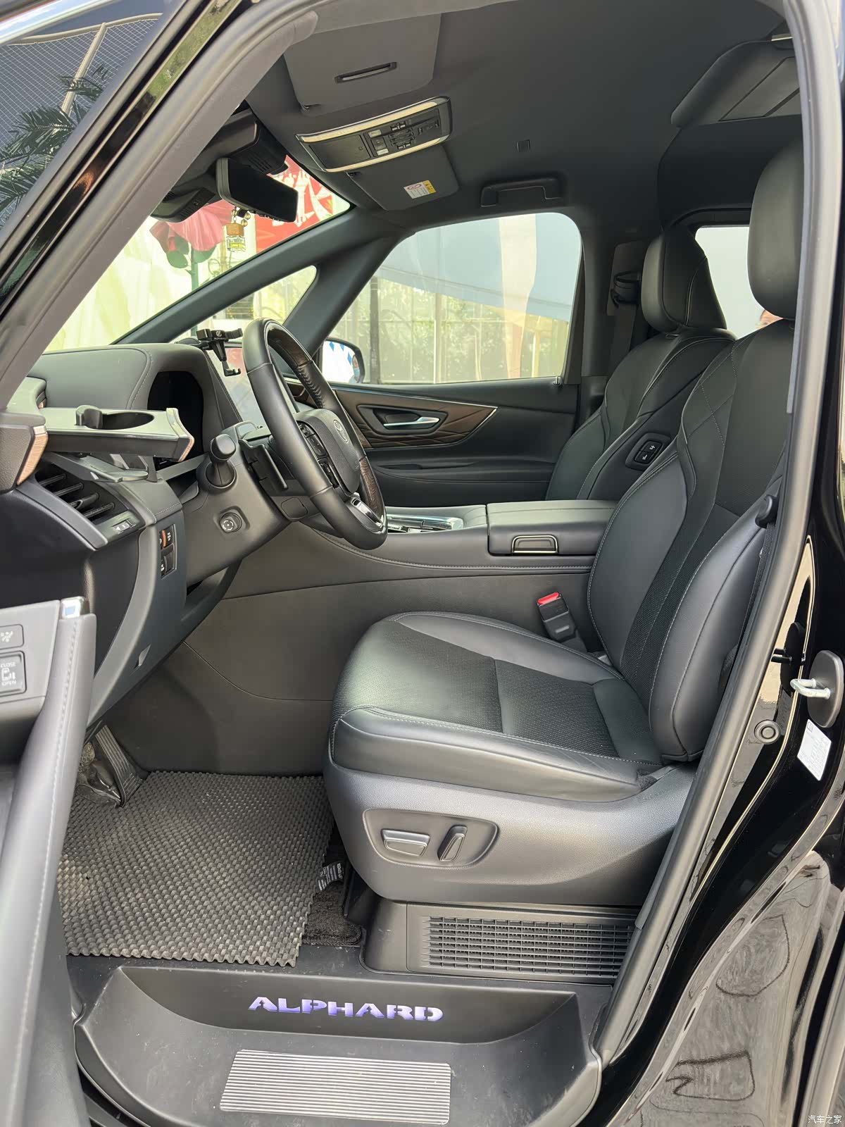 Toyota Alphard, 2024 10