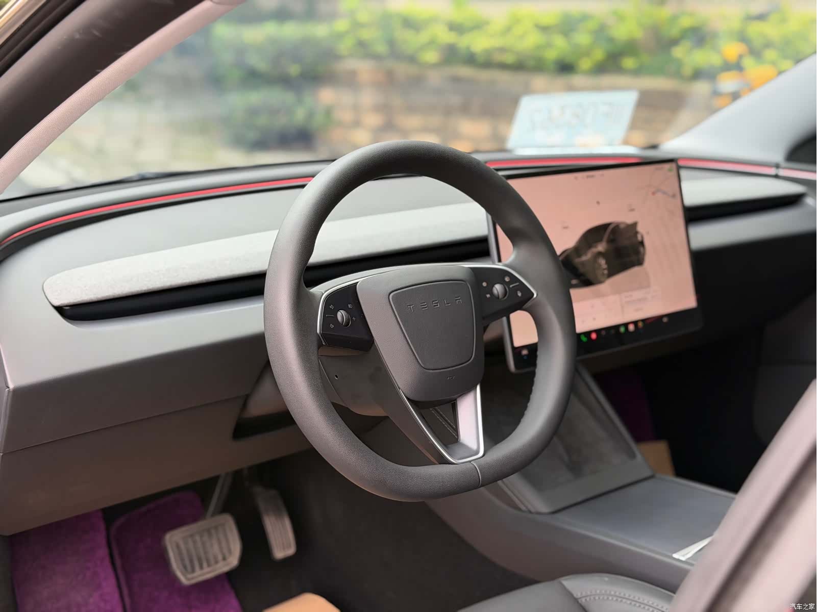 Tesla Model 3, 2025 7