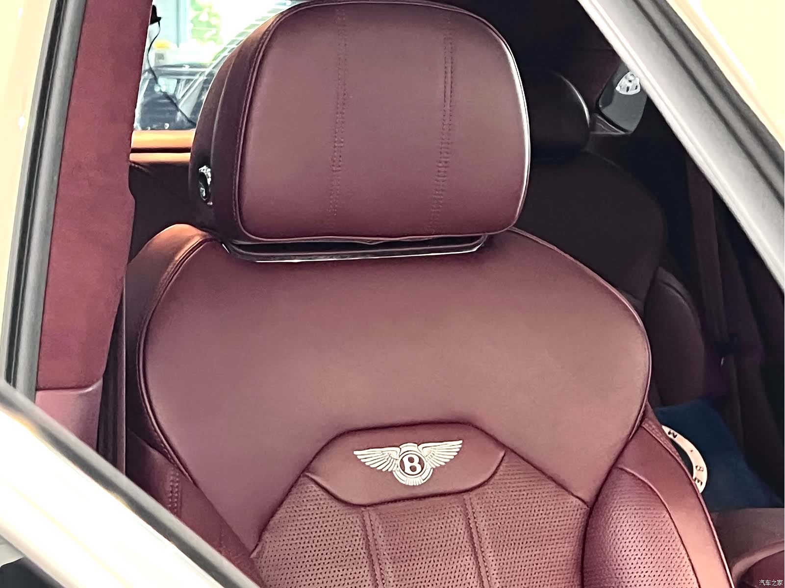Bentley Bentayga, 2021 29