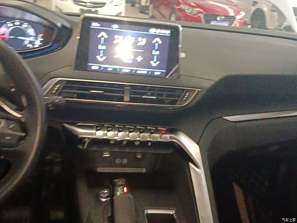 Peugeot 5008, 2018 13