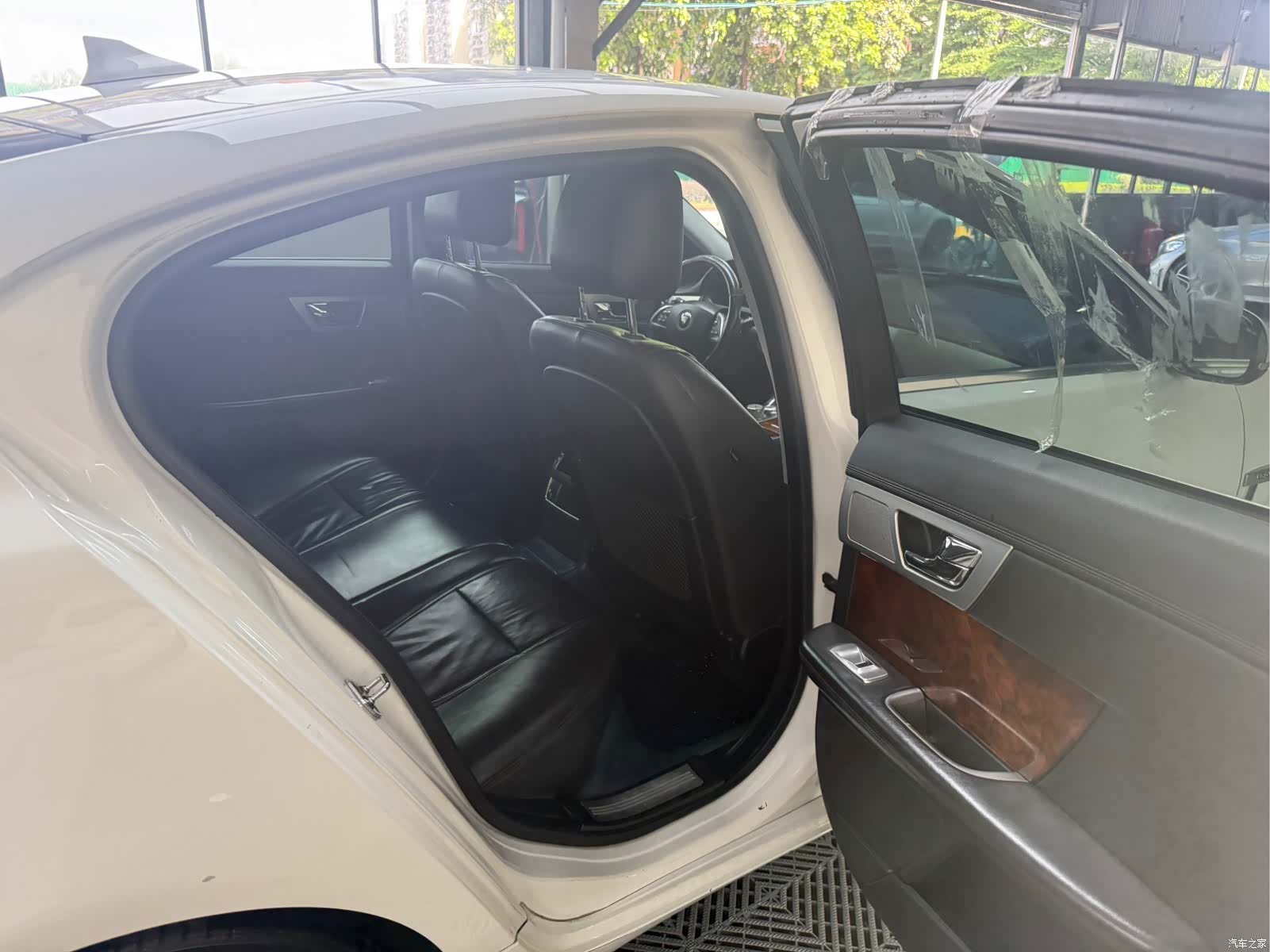 Jaguar XF, 2016 12