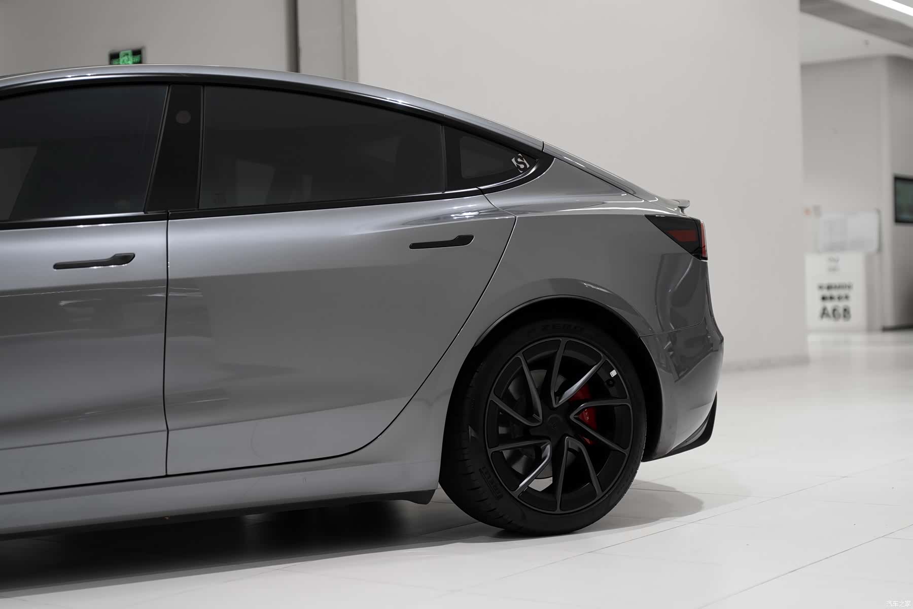 Tesla Model 3, 2025 3