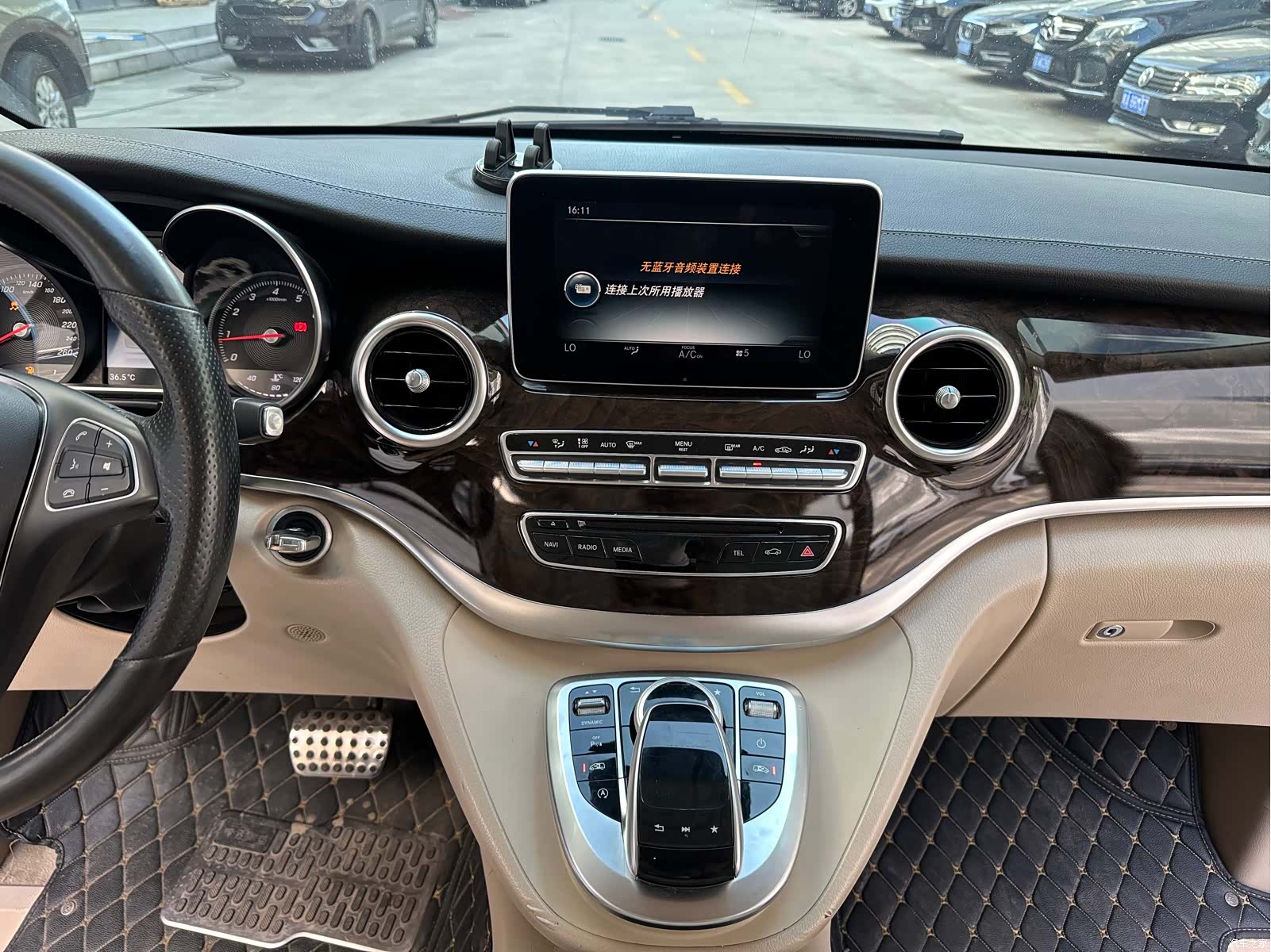 Mercedes-Benz V-Class, 2019 10