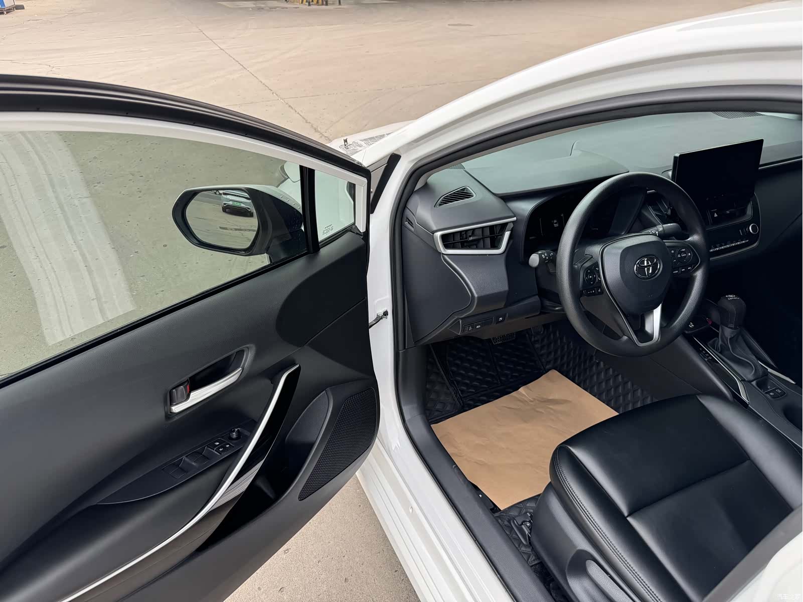 Toyota Corolla, 2024 все фото