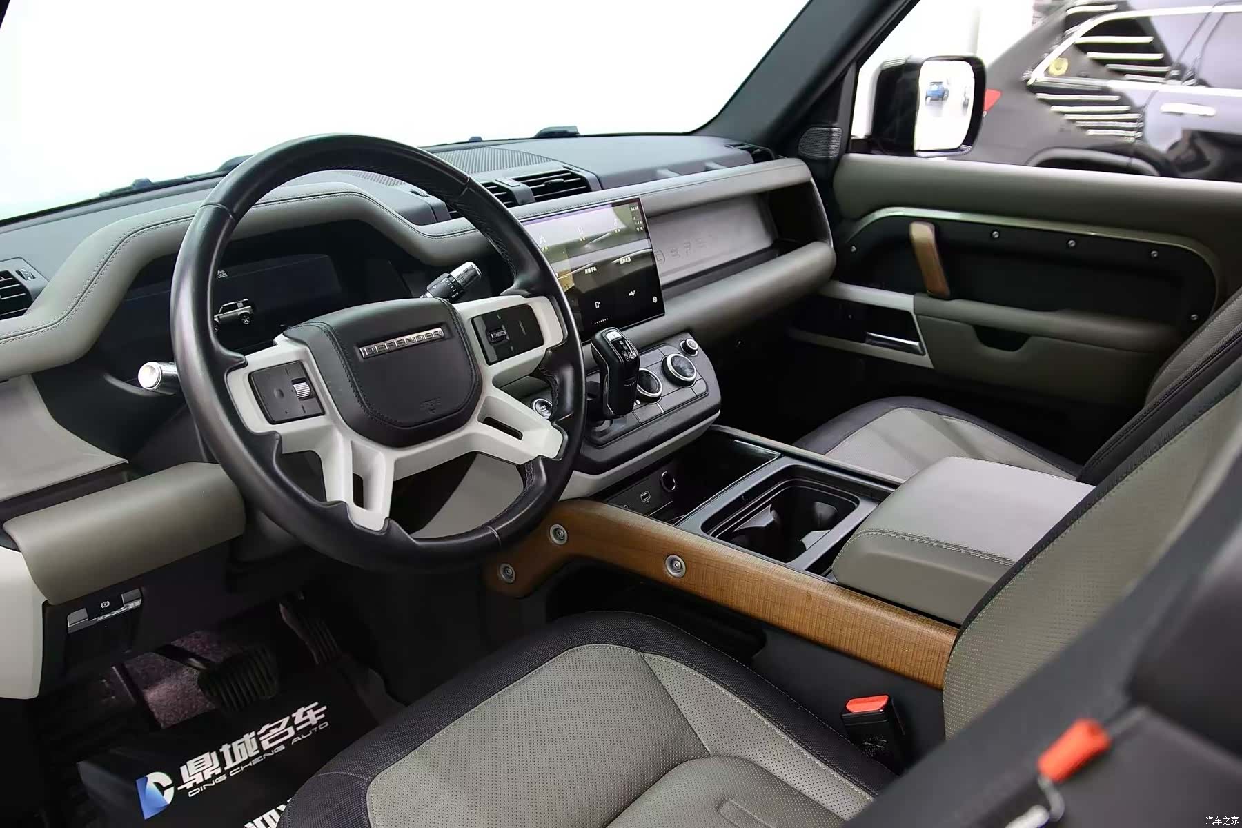 Land Rover Defender, 2022 4