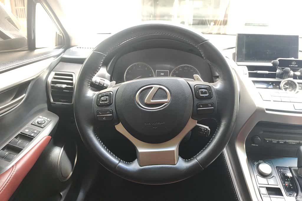 Lexus NX, 2015 15