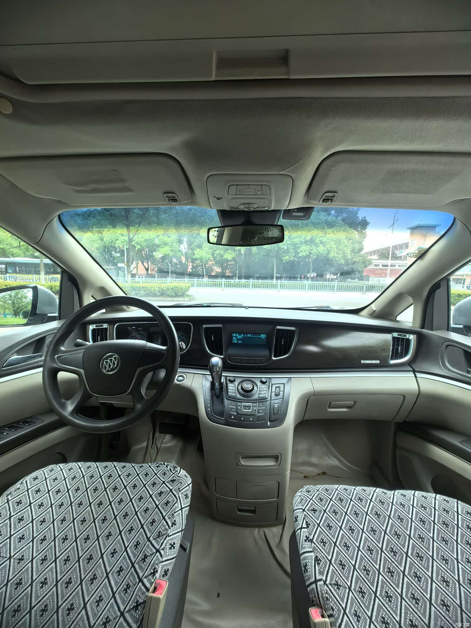 Buick GL8, 2011 13