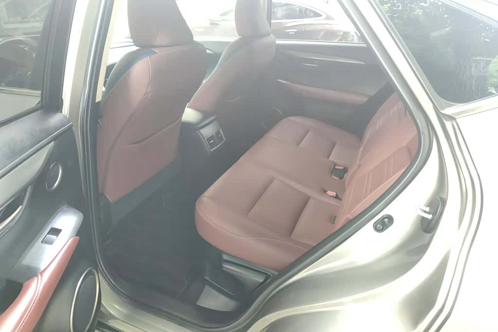 Lexus NX, 2015 11