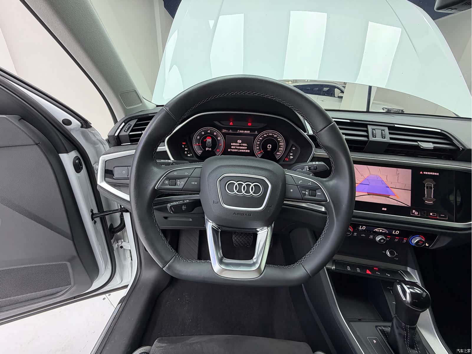 Audi Q3, 2022 10