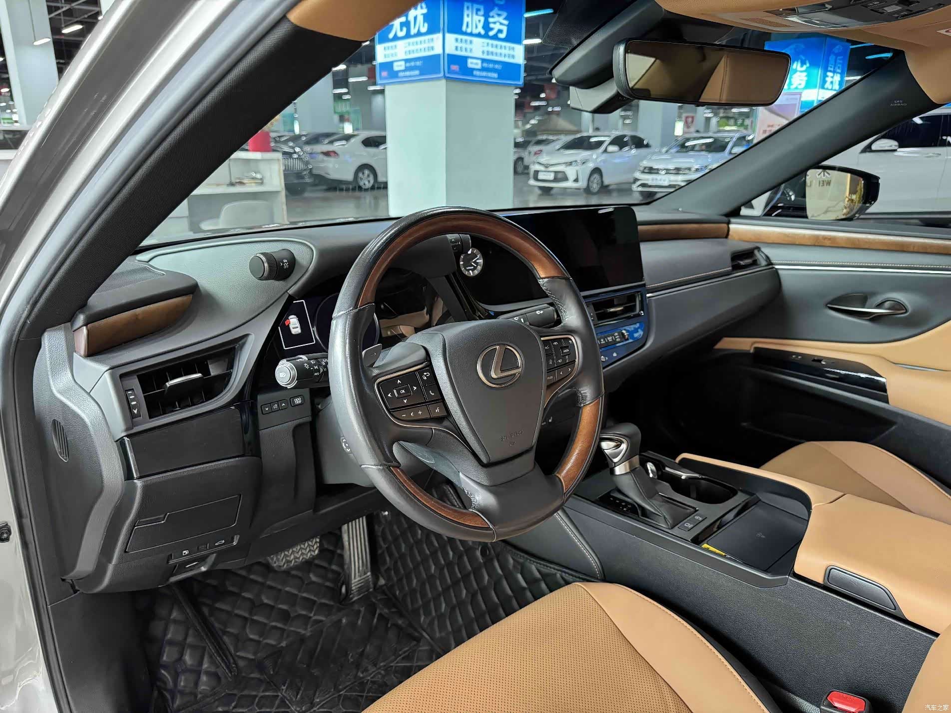 Lexus ES, 2023 все фото
