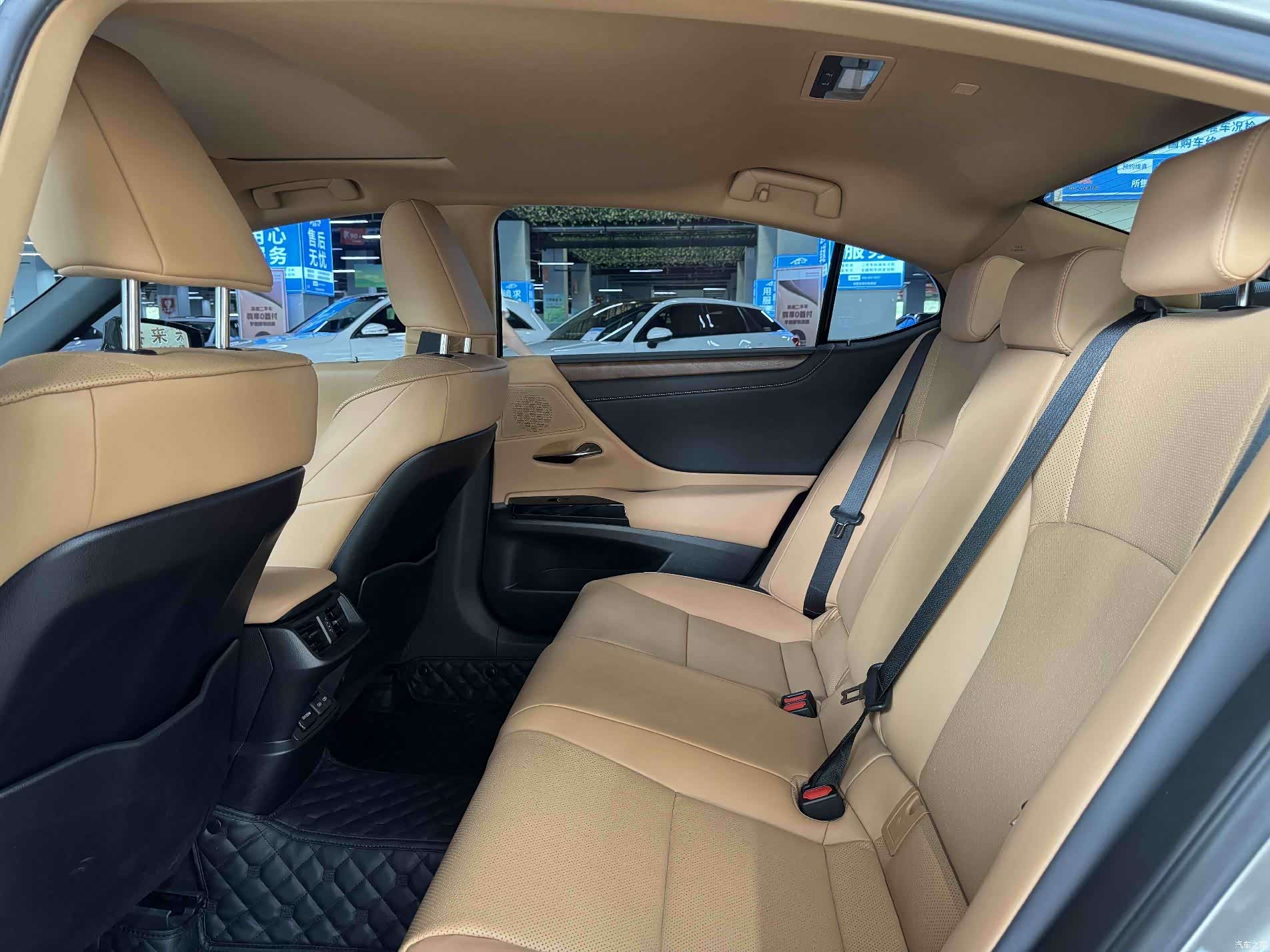 Lexus ES, 2023 12