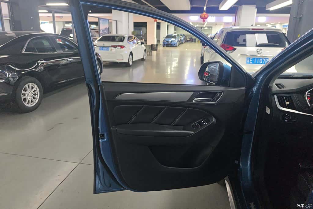 Roewe RX5, 2017 7