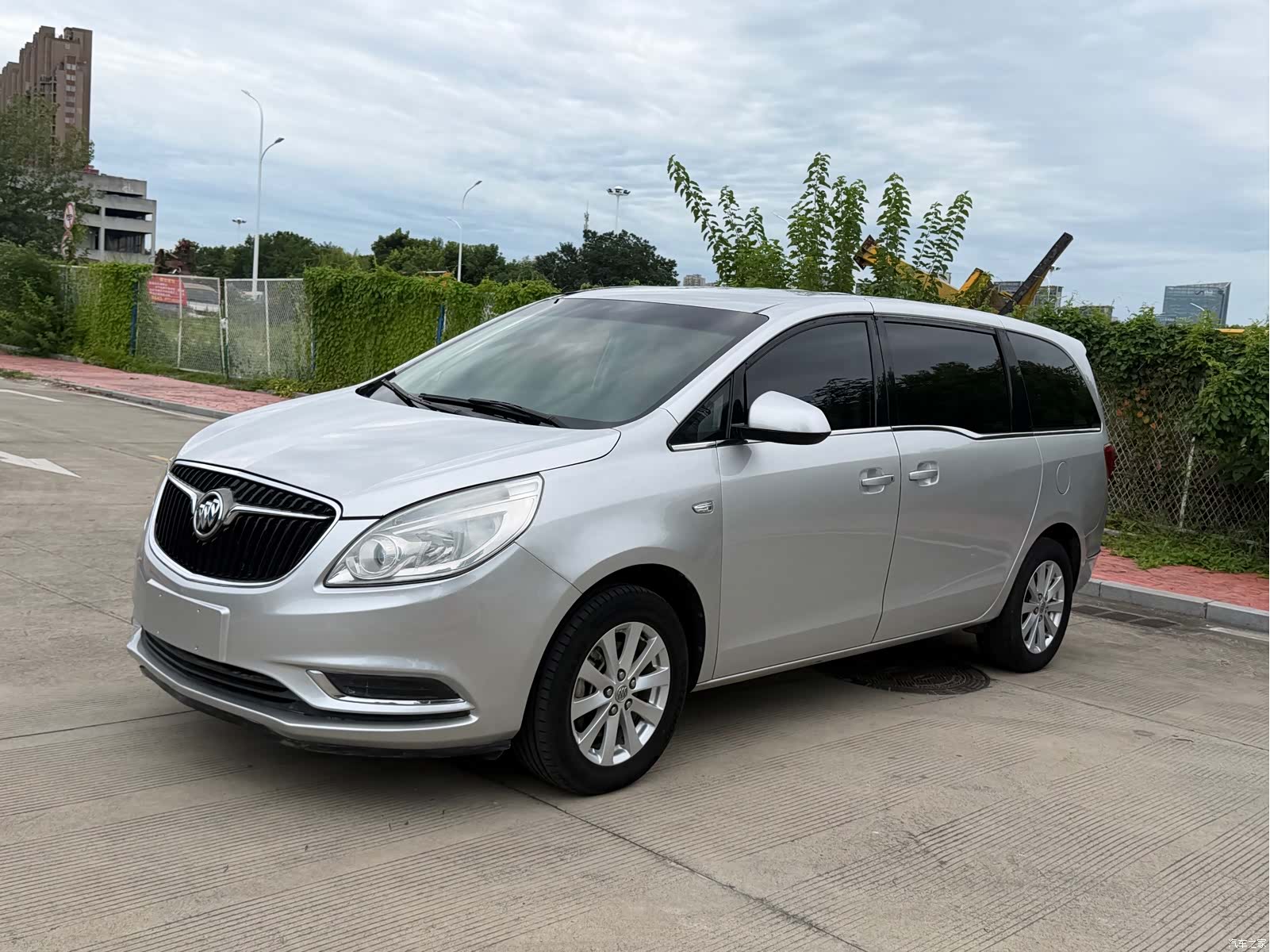 Buick GL8, 2017 1