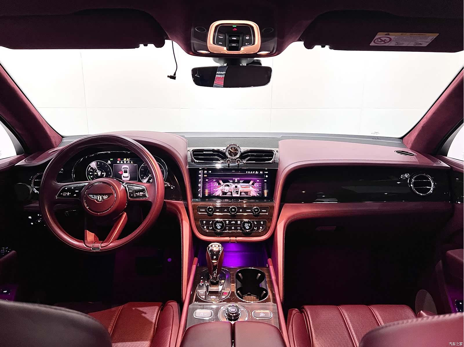 Bentley Bentayga, 2021 30