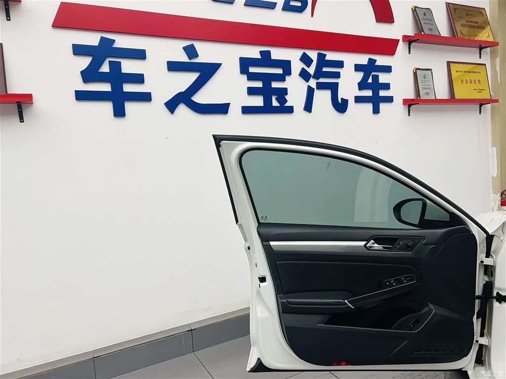 Volkswagen Lamando, 2016 21
