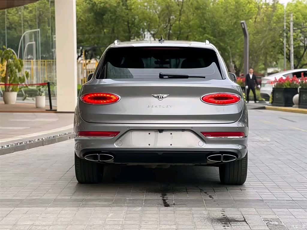 Bentley Bentayga, 2022 4