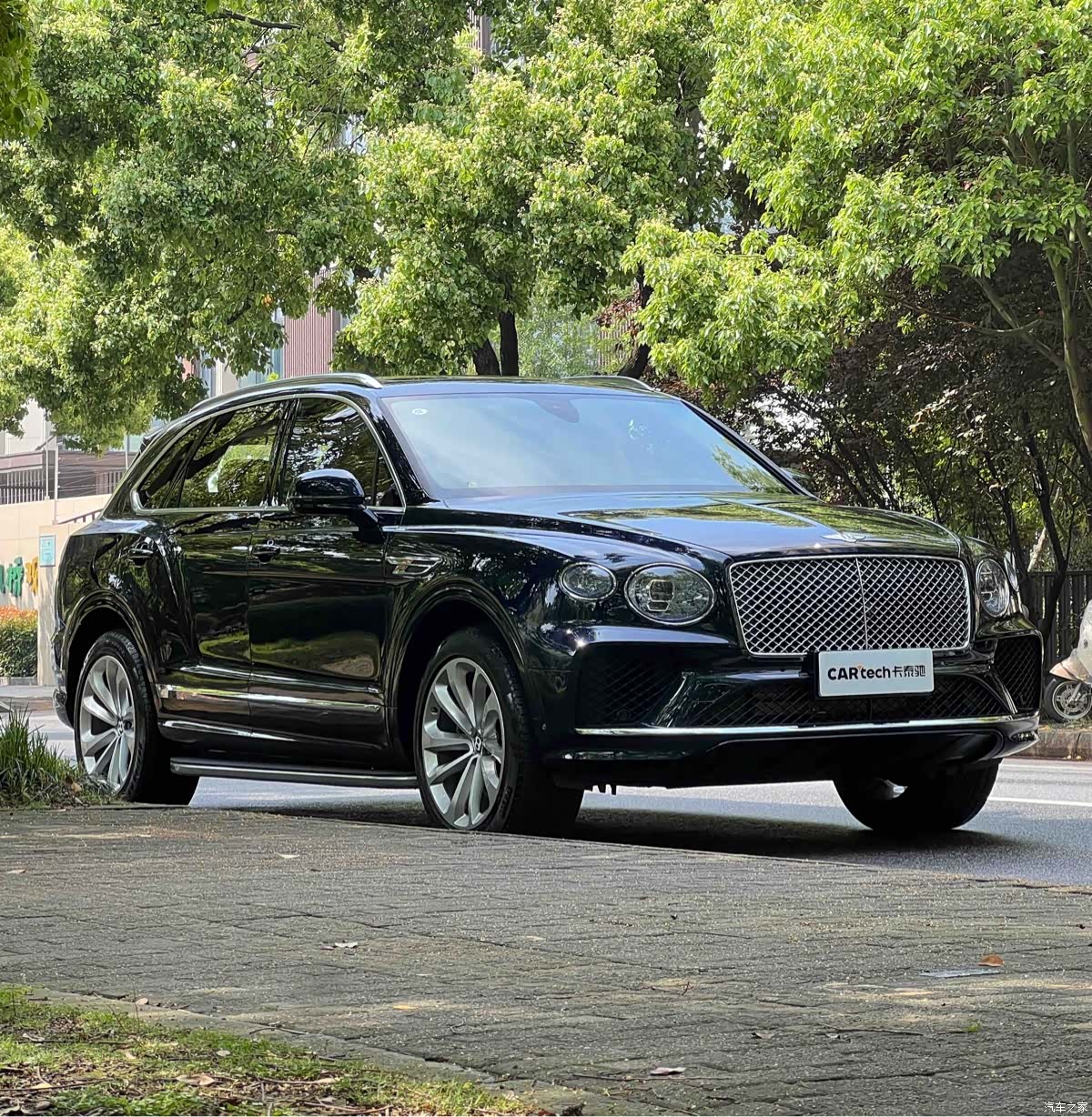 Bentley Bentayga, 2024 3