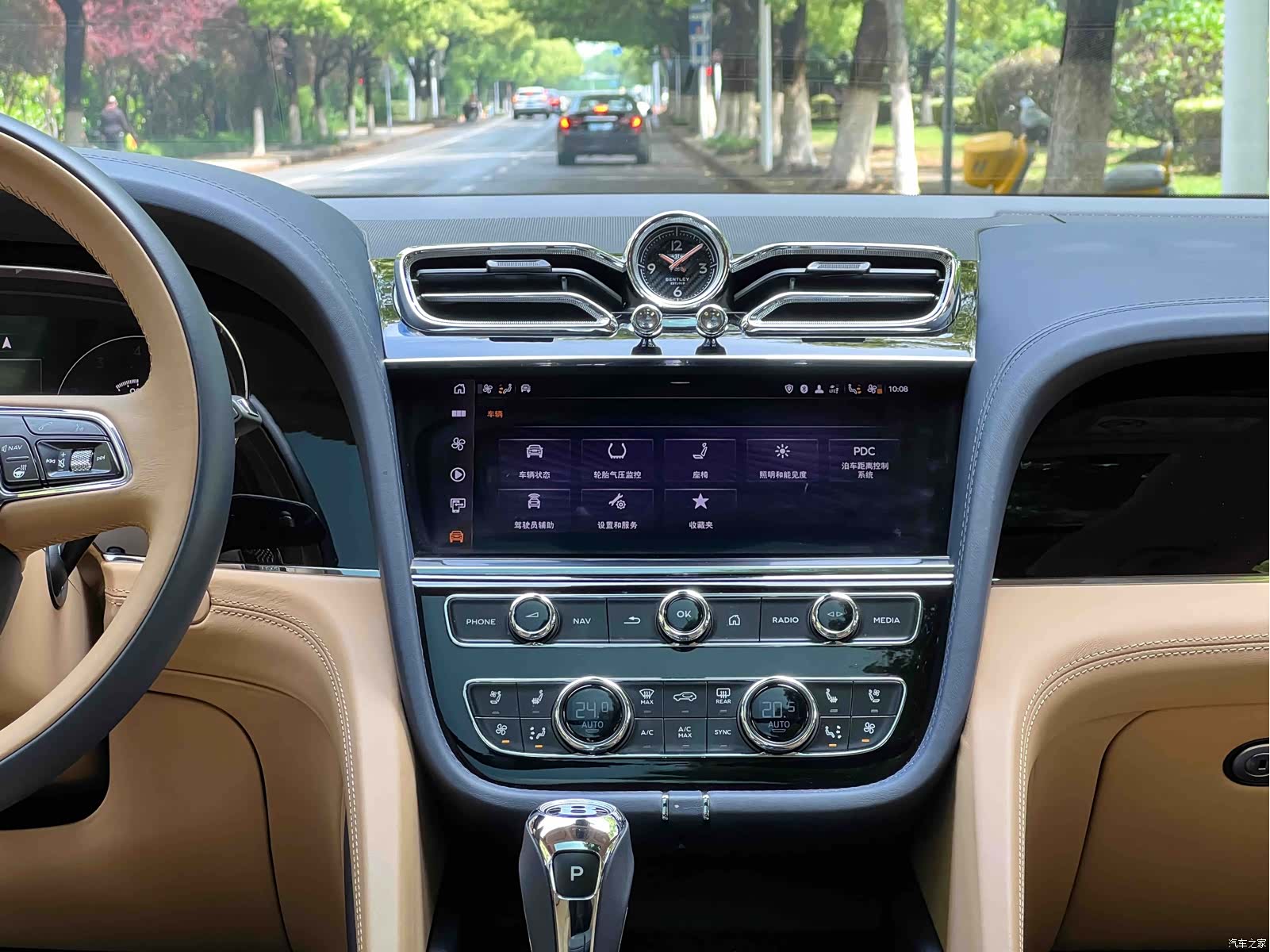 Bentley Bentayga, 2024 17