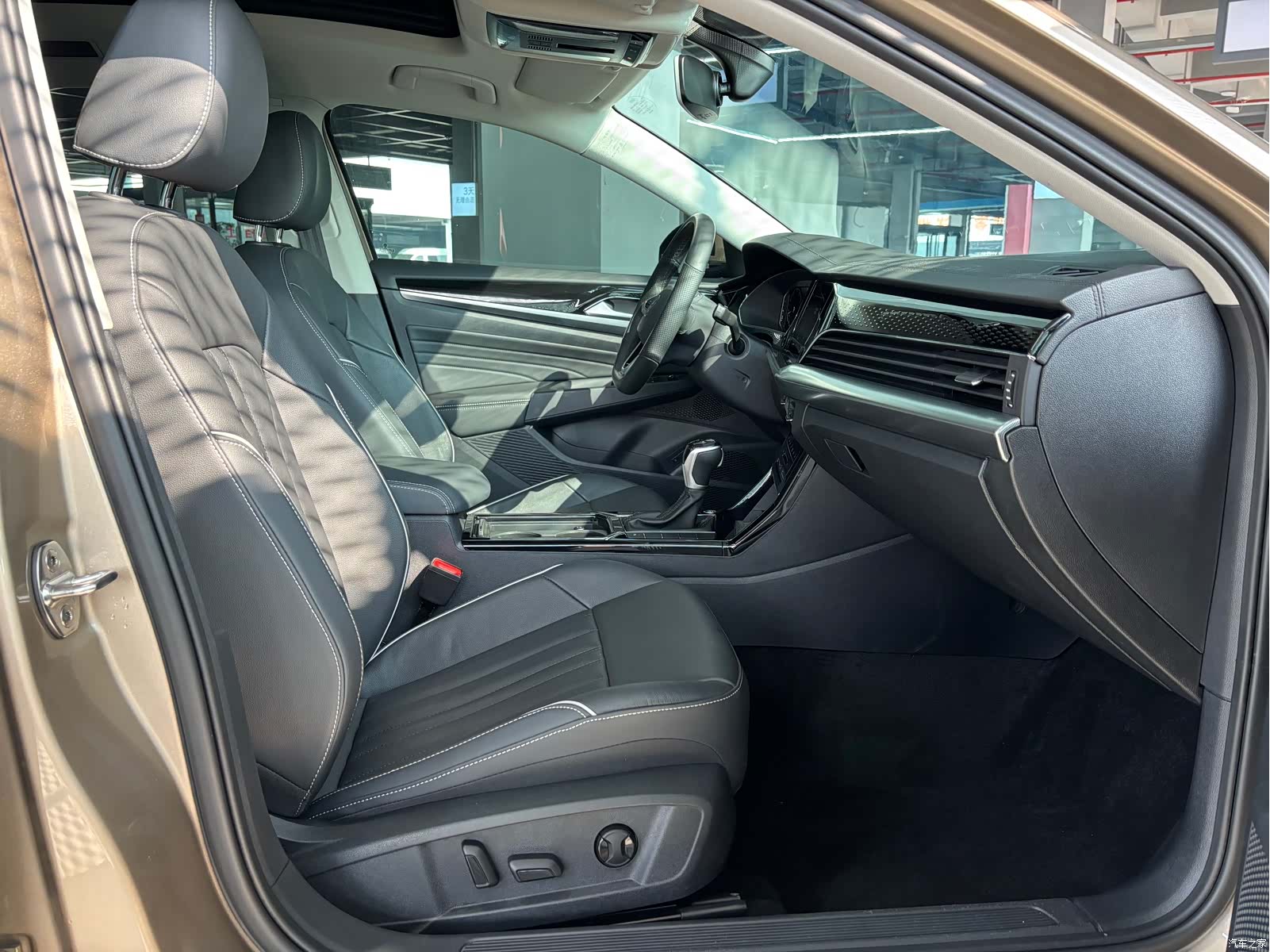 Volkswagen Passat, 2022 15