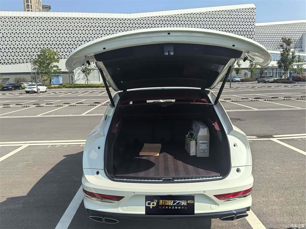 Bentley Bentayga, 2021 12
