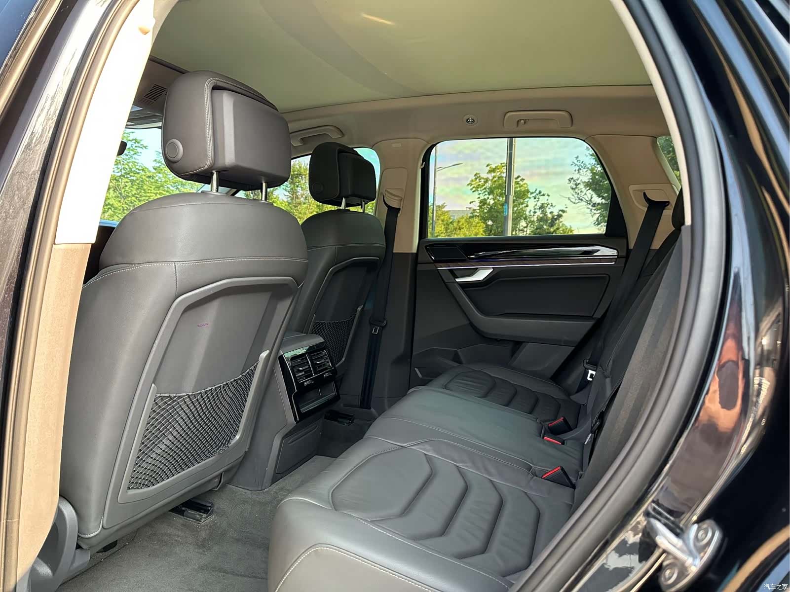 Volkswagen Touareg, 2020 все фото