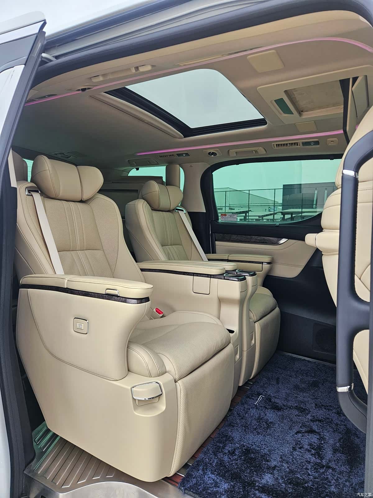Toyota Vellfire, 2022 17