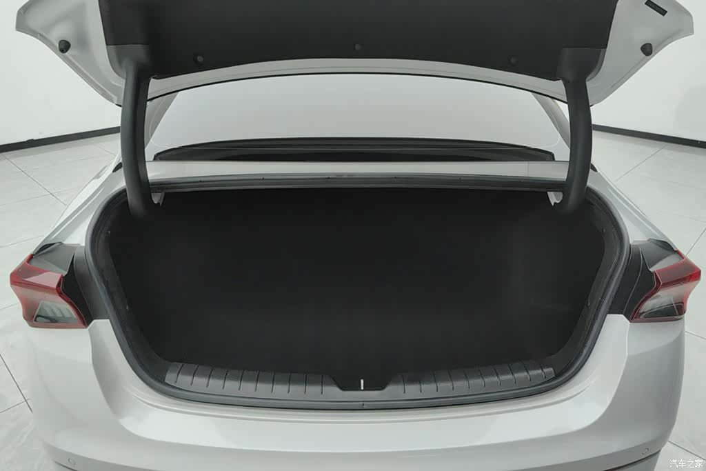 Kia K5, 2023 4
