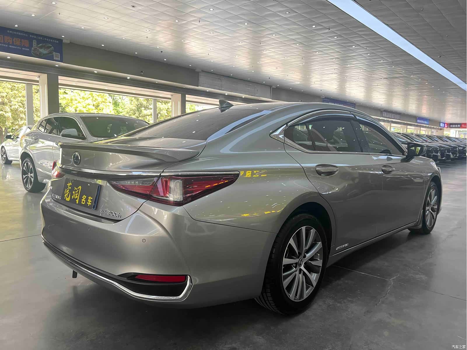 Lexus ES, 2021 4