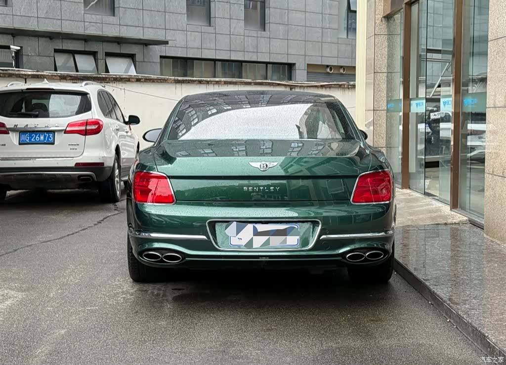 Bentley Flying Spur, 2023 3