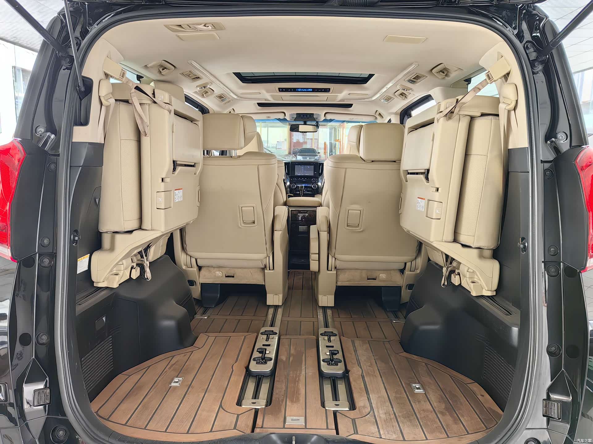 Toyota Alphard, 2018 16