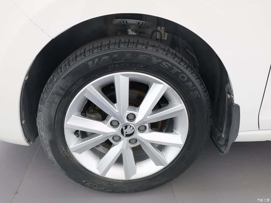 Skoda Rapid, 2017 17