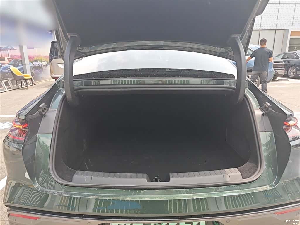 Geely 8, 2025 19
