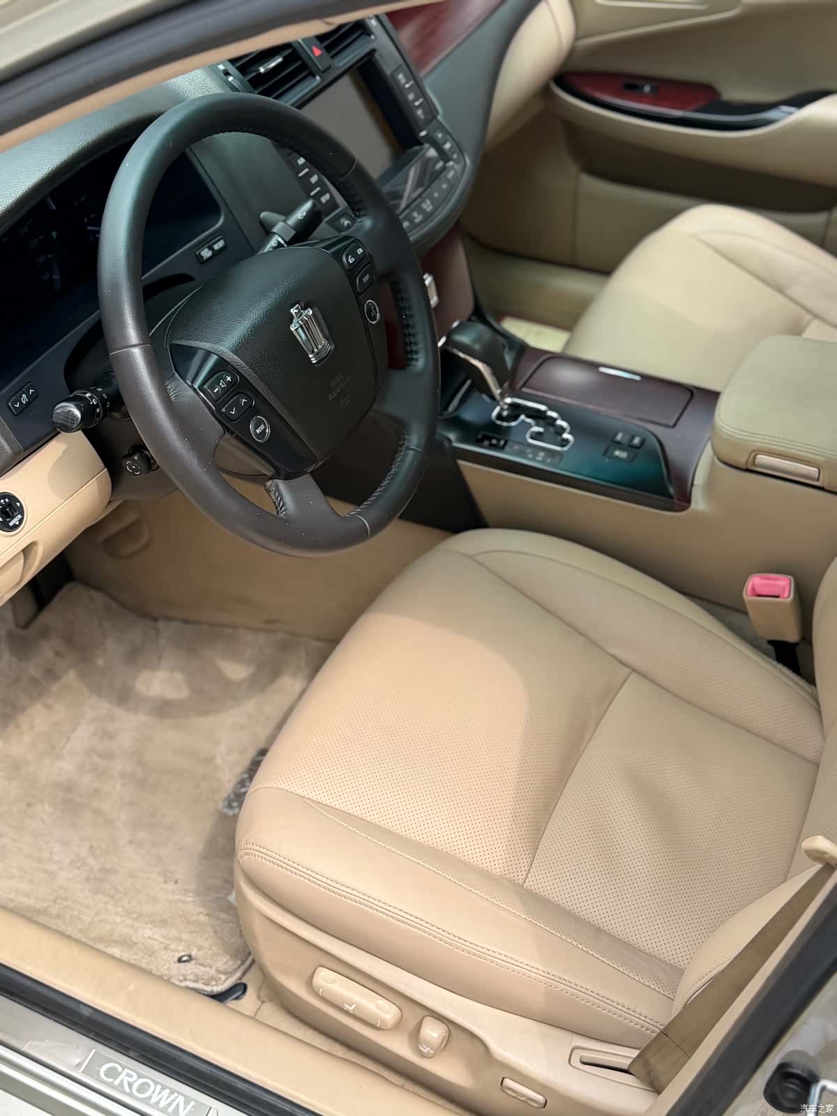 Toyota Crown, 2010 4
