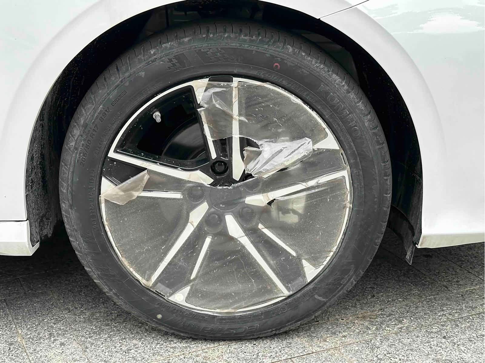 Geely Binray, 2026 10