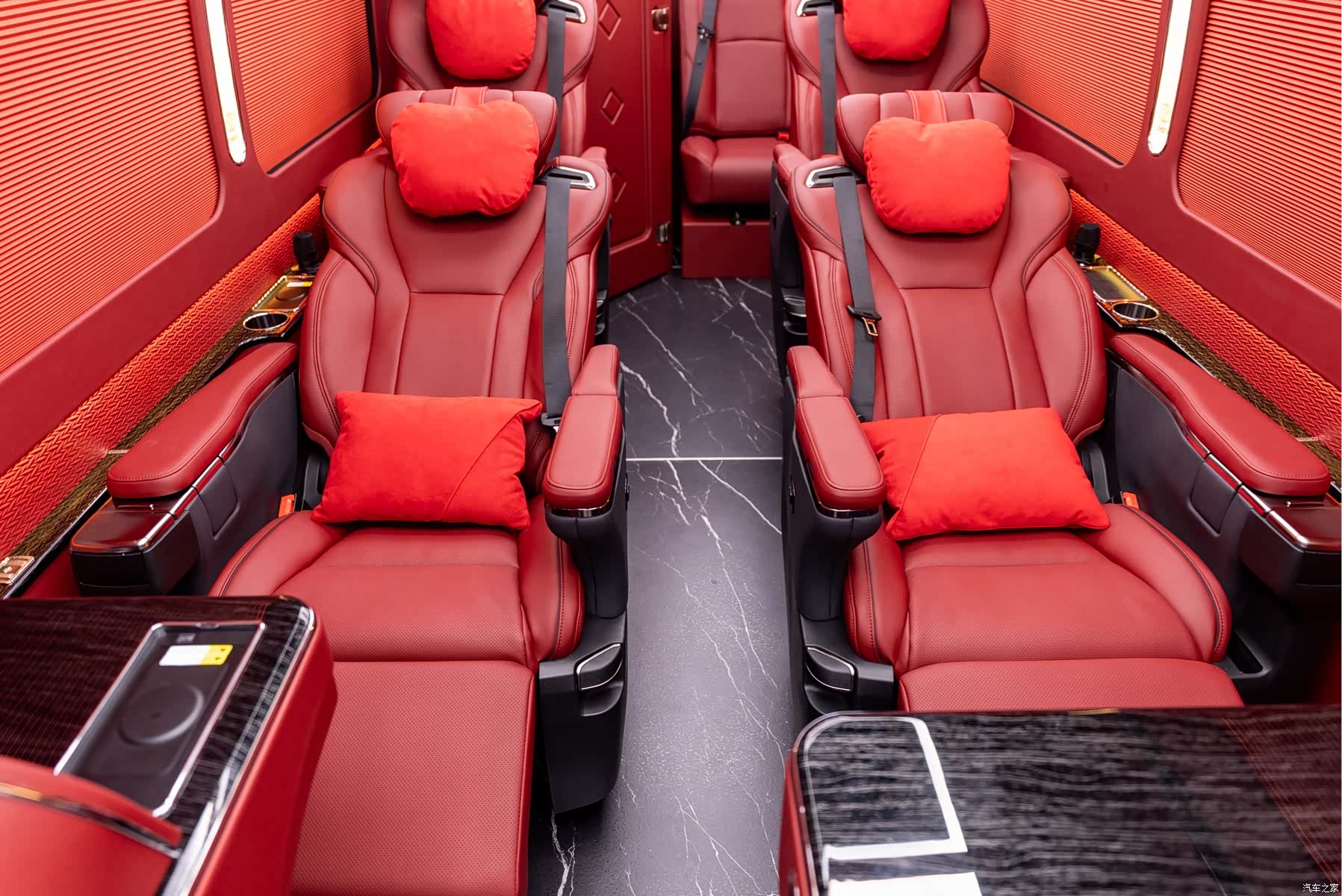 Toyota Coaster, 2025 33