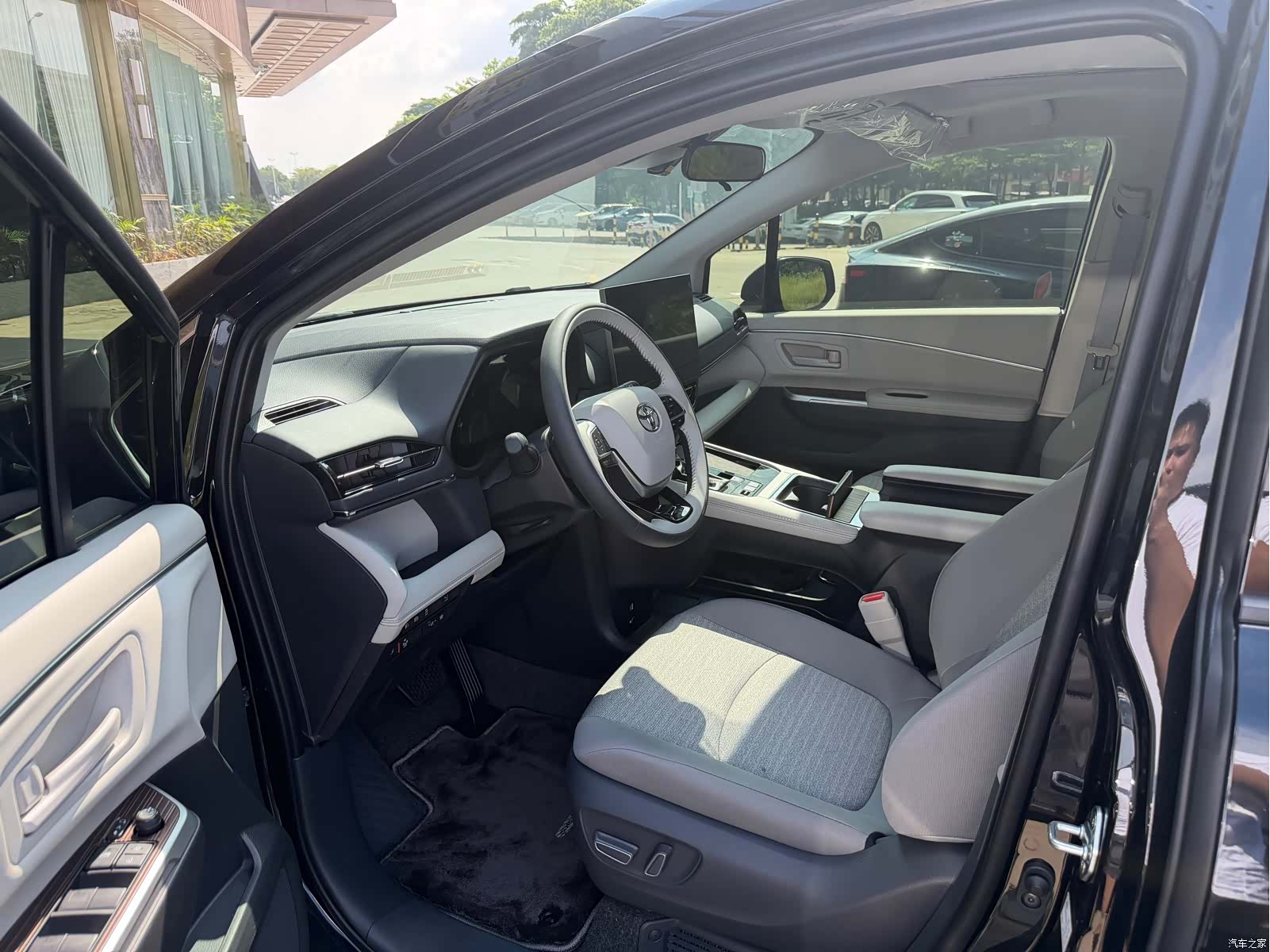 Toyota Sienna, 2026 3