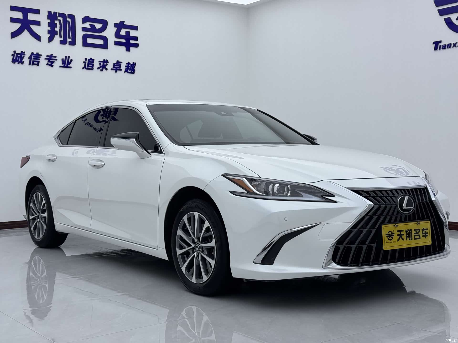 Lexus ES, 2024 3