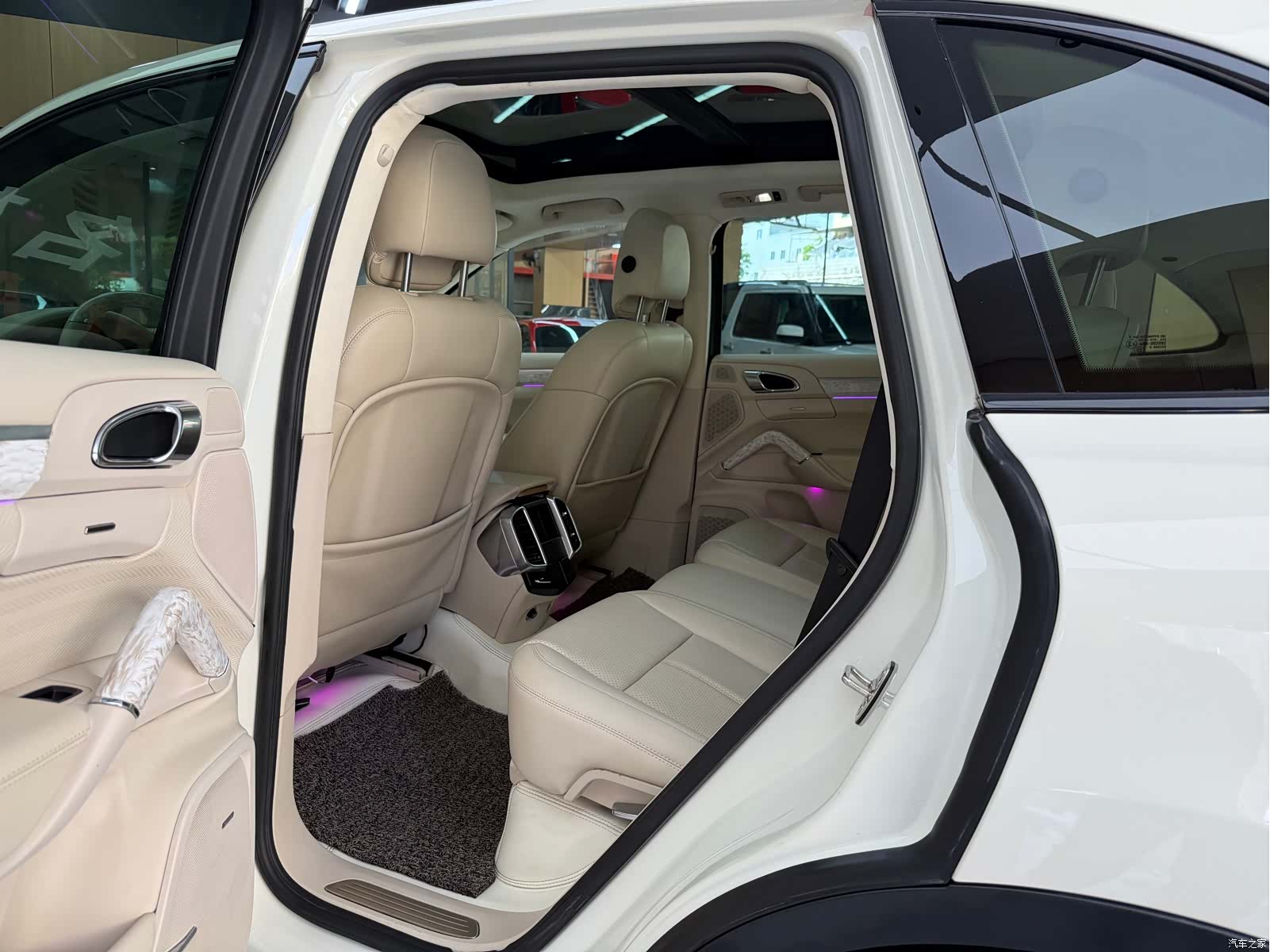 Porsche Cayenne, 2011 26