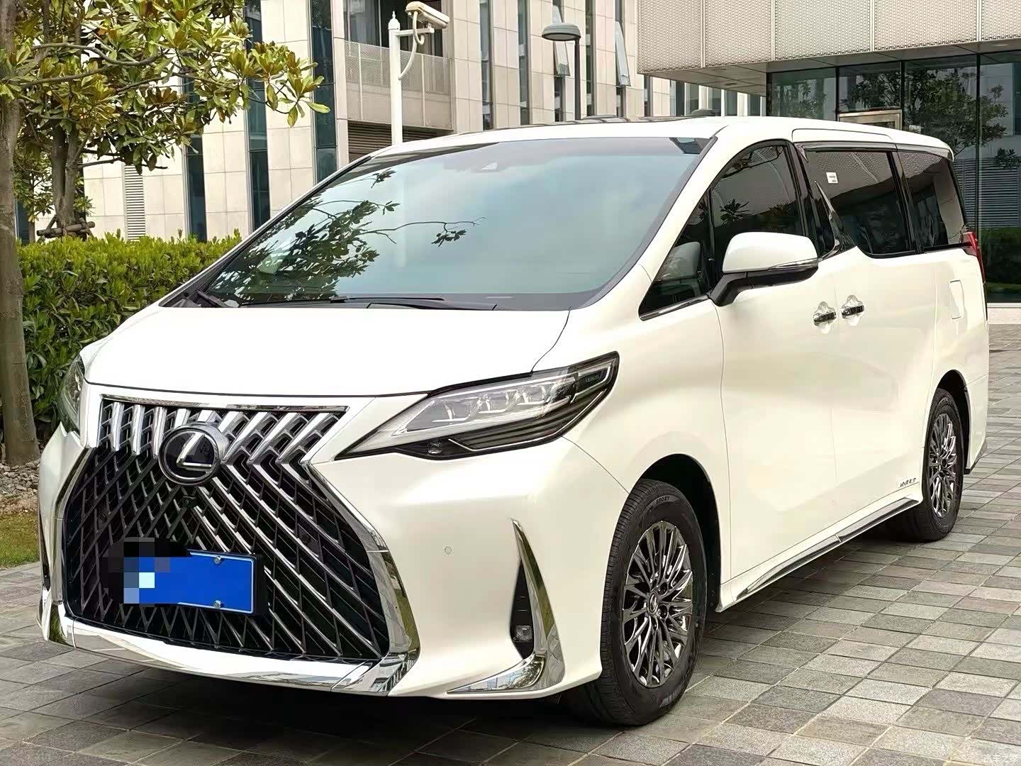 Lexus LM