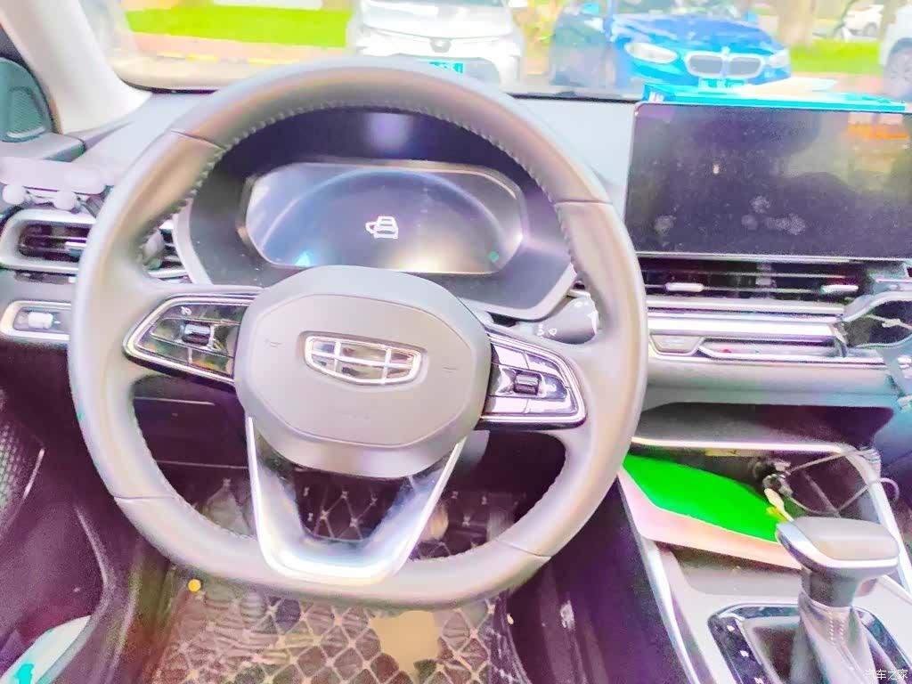Geely Emgrand, 2023 3